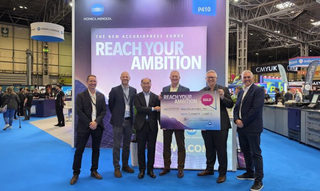 Cotswold Labels signs for new AccurioLabel 400 at The Print Show 2026