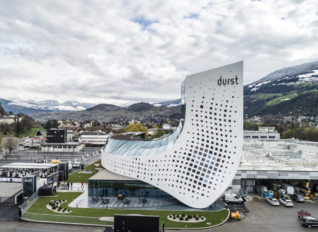 Durst starts live demos of Tau 330 RSC Series in newly-opened Customer Experience Center