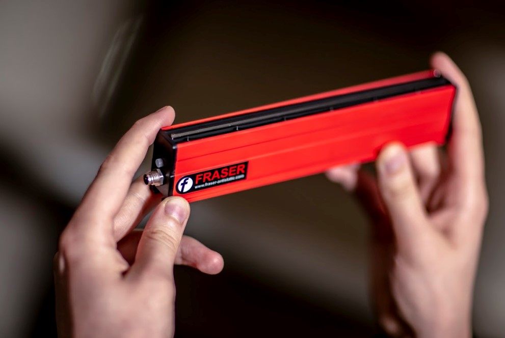 Fraser launches world’s smallest 24V DC static elimination bar