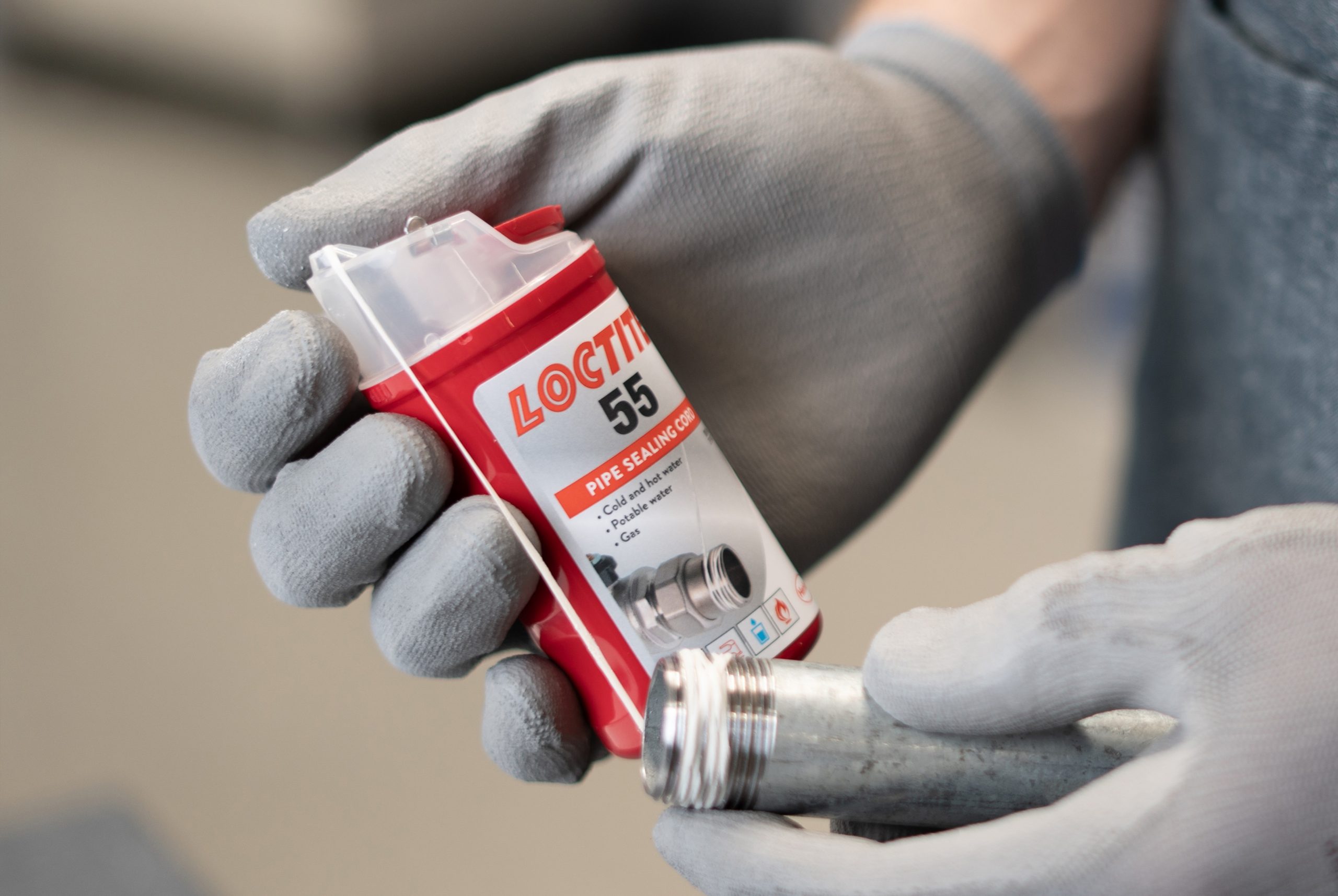 NEW PACKAGING MAKES LOCTITE 55 ADVANTAGES EVEN CLEARER