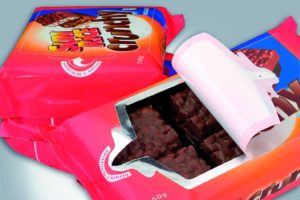 Pic 2 ROFIN pic Packaging Crunchie EasyOpening 2 press