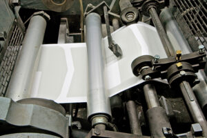 Precreasing for side fold in the reeling machine