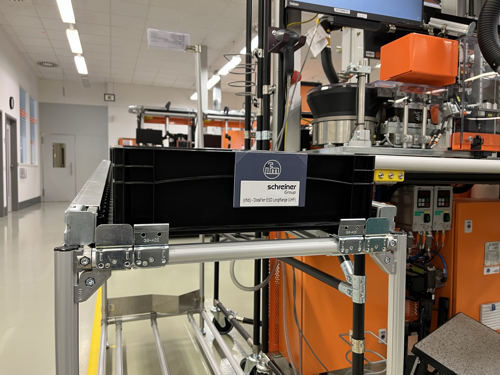 Schreiner ProTech Supplies ESD-compatible, Traceability-enabled Labels for Logistics Robots at ifm