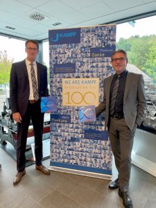 v. r. t. l. Lutz Busch CEO and Dr. Stephan Witt CEO with a great thank you to all customers partners and employees